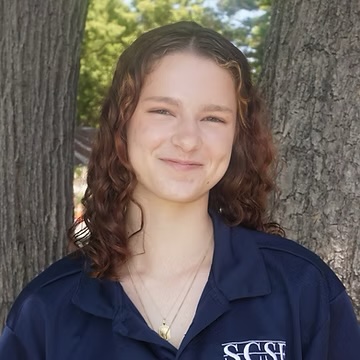 Paige Houle, exbecaria estudiantil de la Santa Clara Schools Foundation